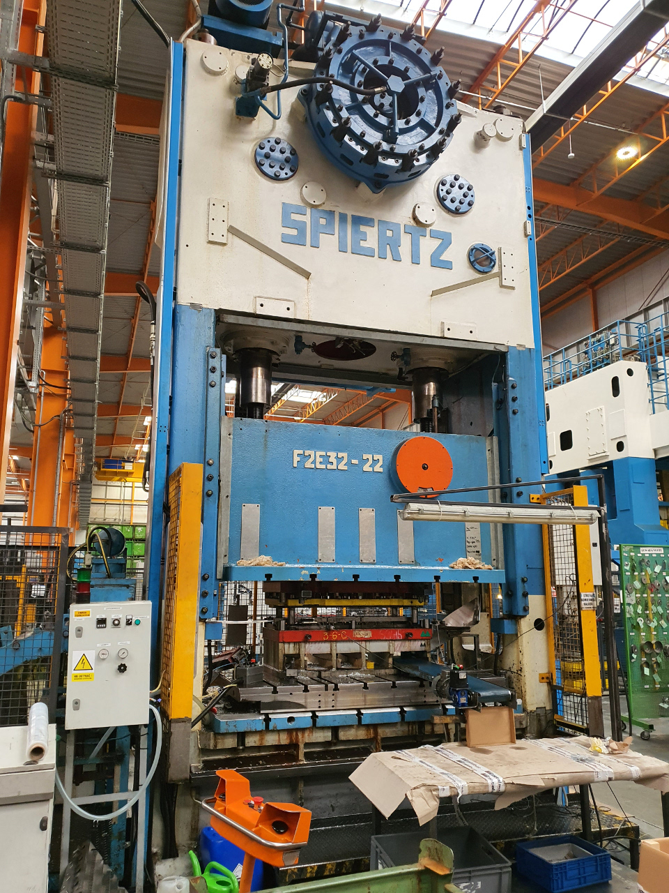 Spiertz 320 t hydraulický lis PR2486, použitý