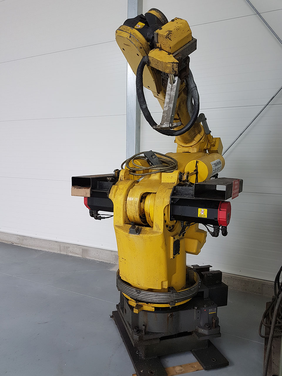 Slévárenský robot FANUC S-420 i F, použitý HR1815