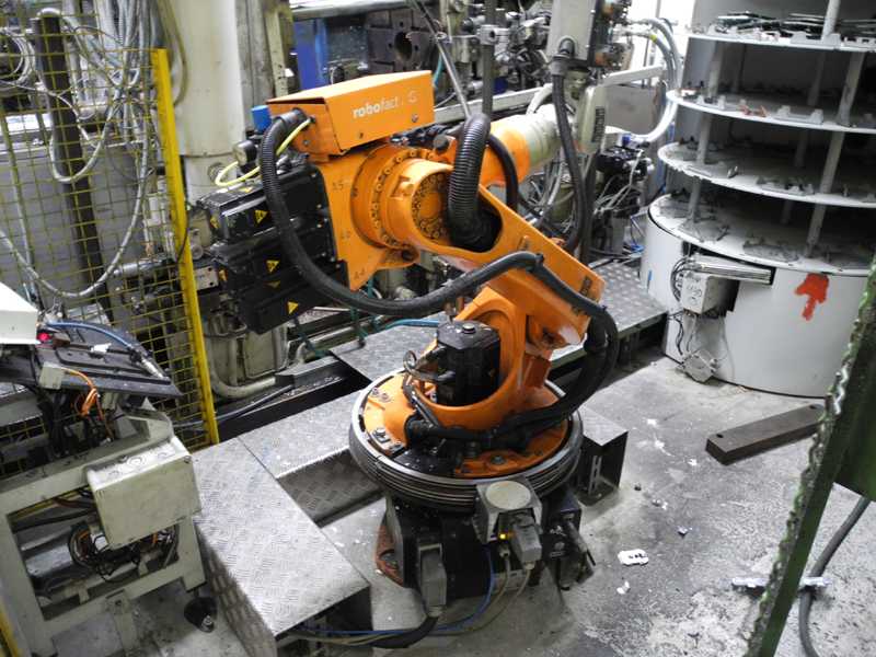 Kuka KR 16-F, slévárenský robot, použitý HR1814