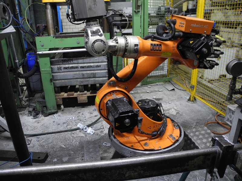 Kuka KR 16-F, slévárenský robot, použitý HR1814