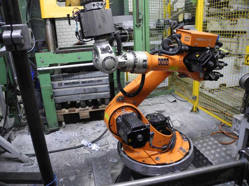 Kuka KR 16-F, slévárenský robot, použitý HR1814