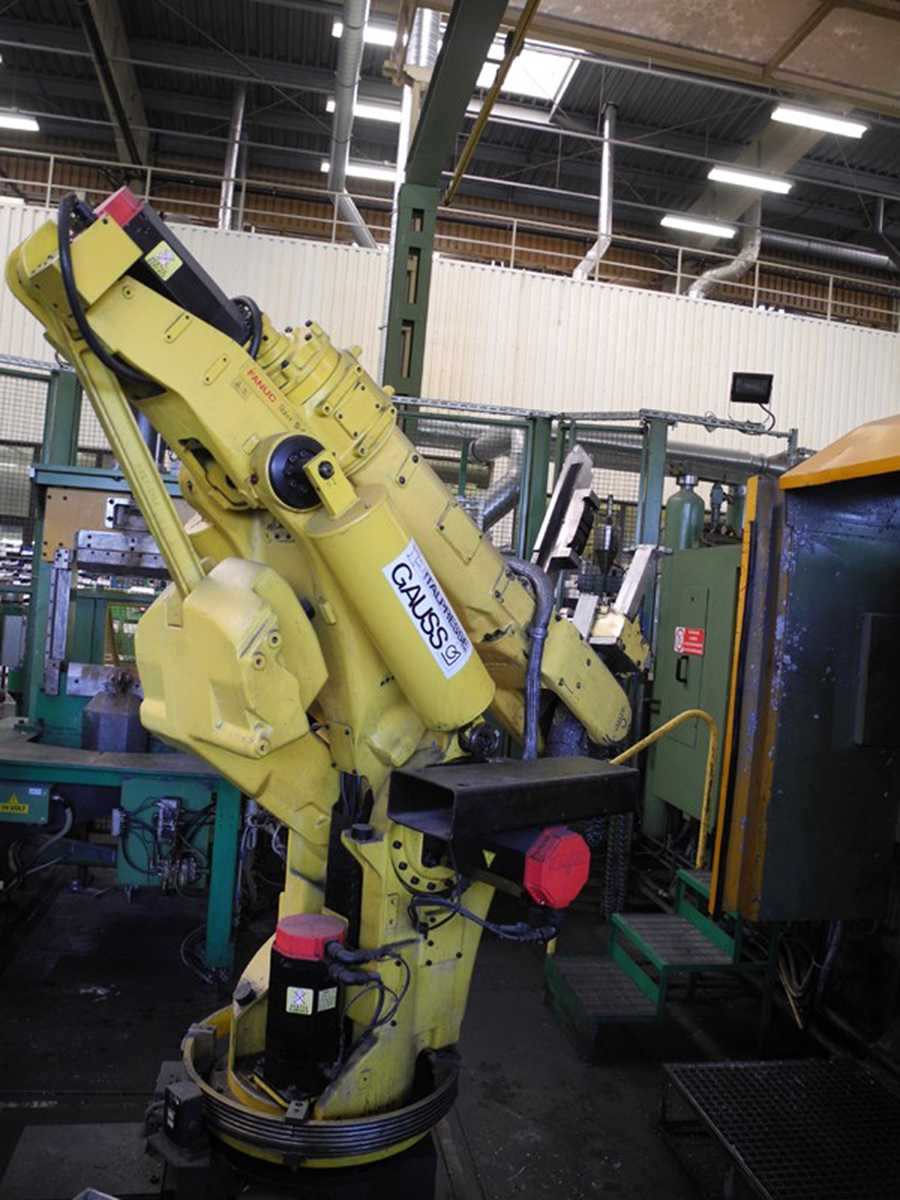 Slévárenský robot FANUC S-420 i F, použitý HR1815